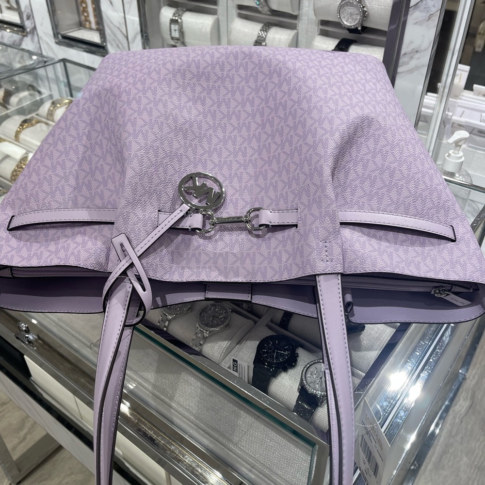 MICHAEL KORS Carson Large Signature Logo Shoulder Tote Bag
Light Quartz
NWT - Picture 11 of 16